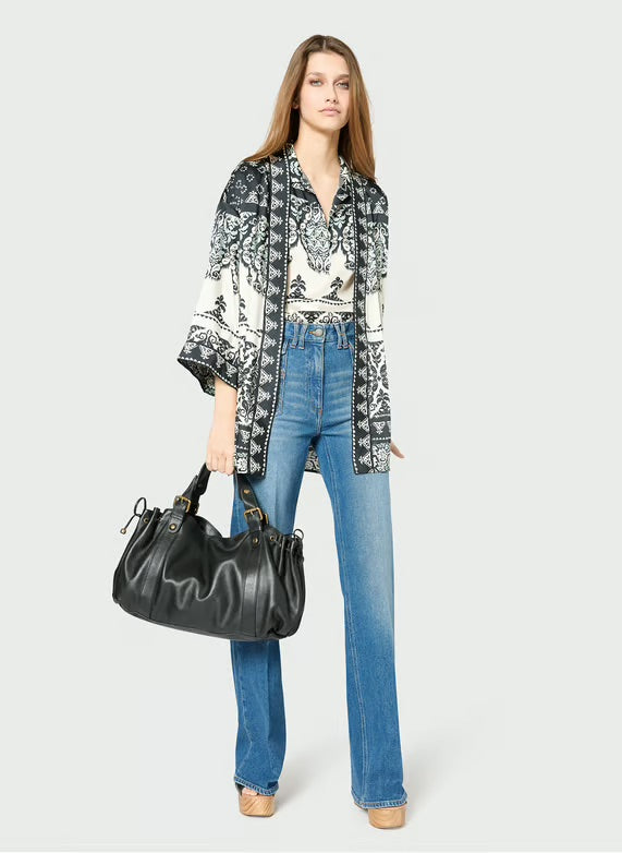 Woman carrying Miami Bag Black leather street style
