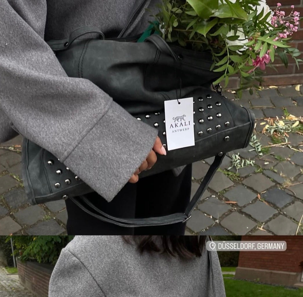 Beverly Bag anthracite dark grey leather outdoor lifestyle shot
